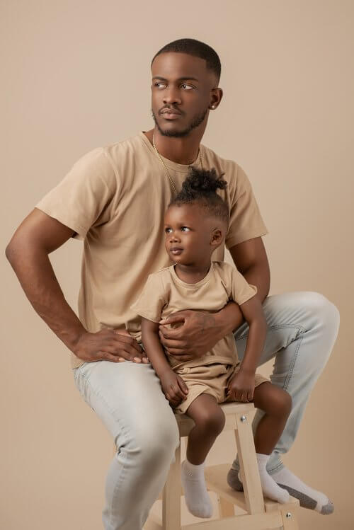 Portrait d'un père et de son fils réalisé par Kamia McWilliams, photographe de ChromaLuxe.